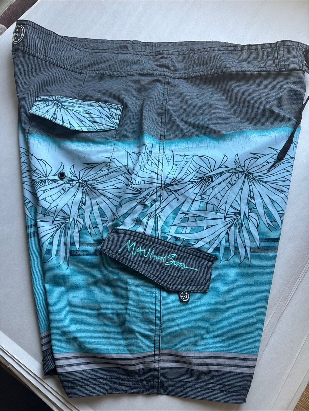 Maui and Sons Shark 4 Way Stretch Boardshorts Mens 36 palms 9’ inseam Beach surf